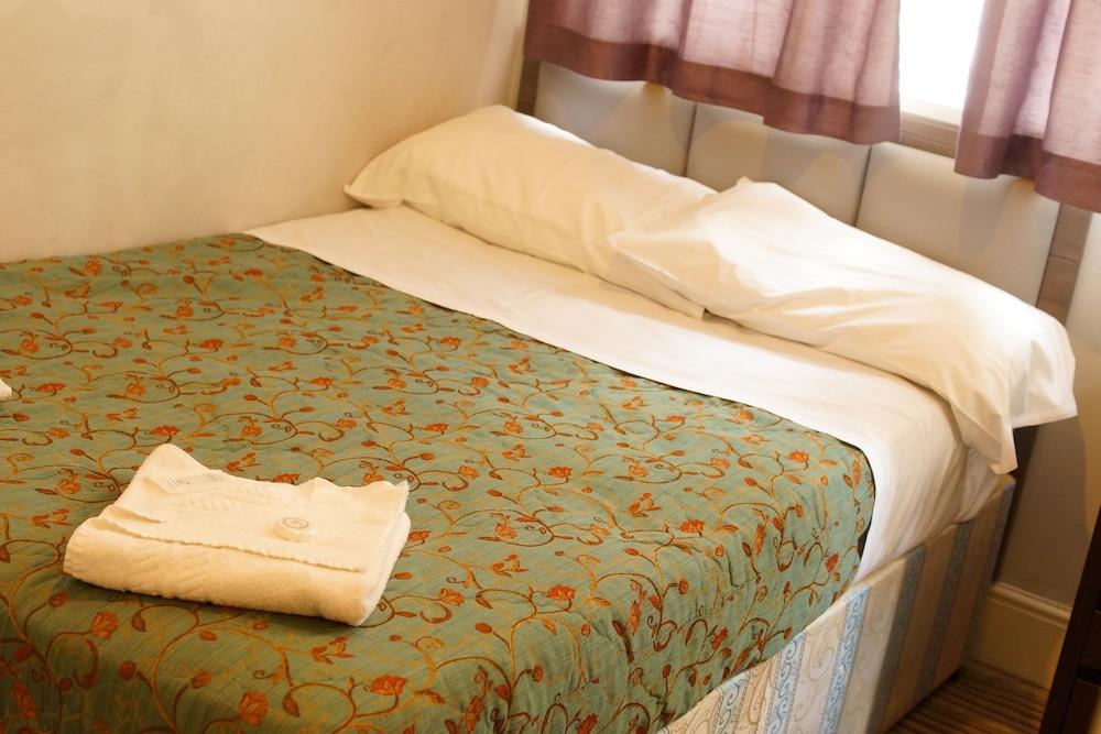 Plaza Hotel Лондон Экстерьер фото